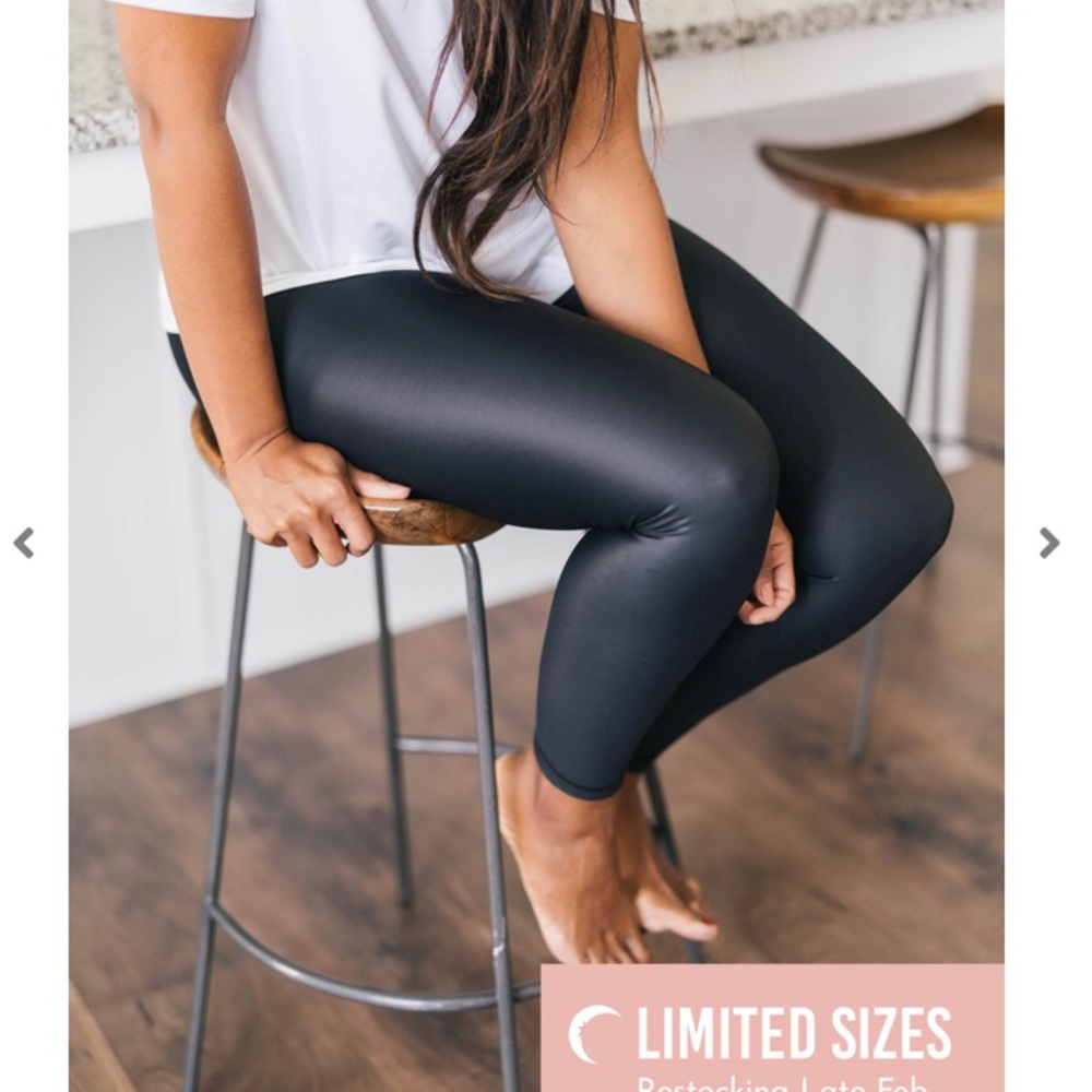 Zyia Metallic Black light n tight